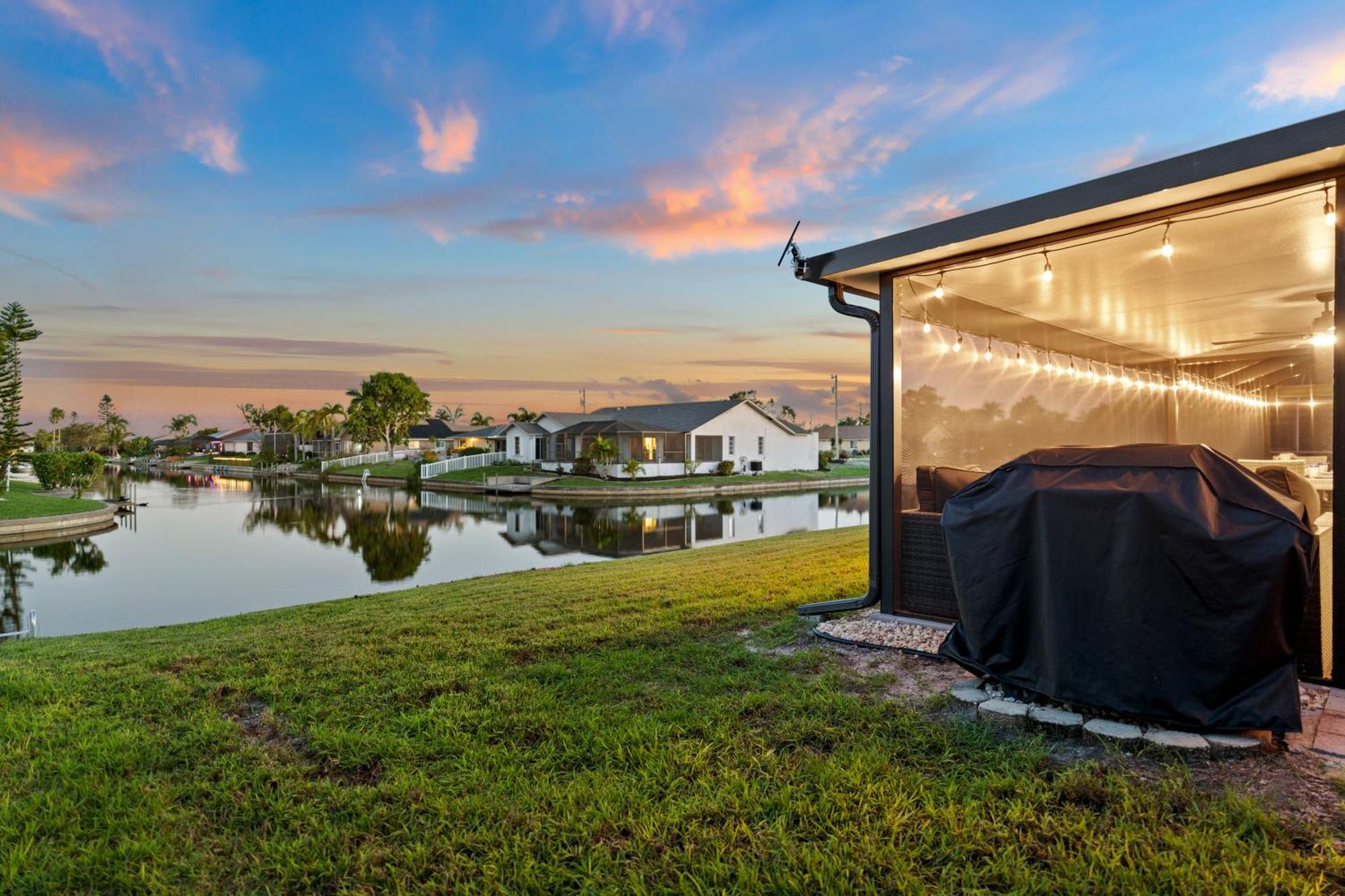 Serenity Waterfront Villa With King Suite, Private Pool, Great Lanai Enclosure And Long Water Views Cape Coral Exterior photo