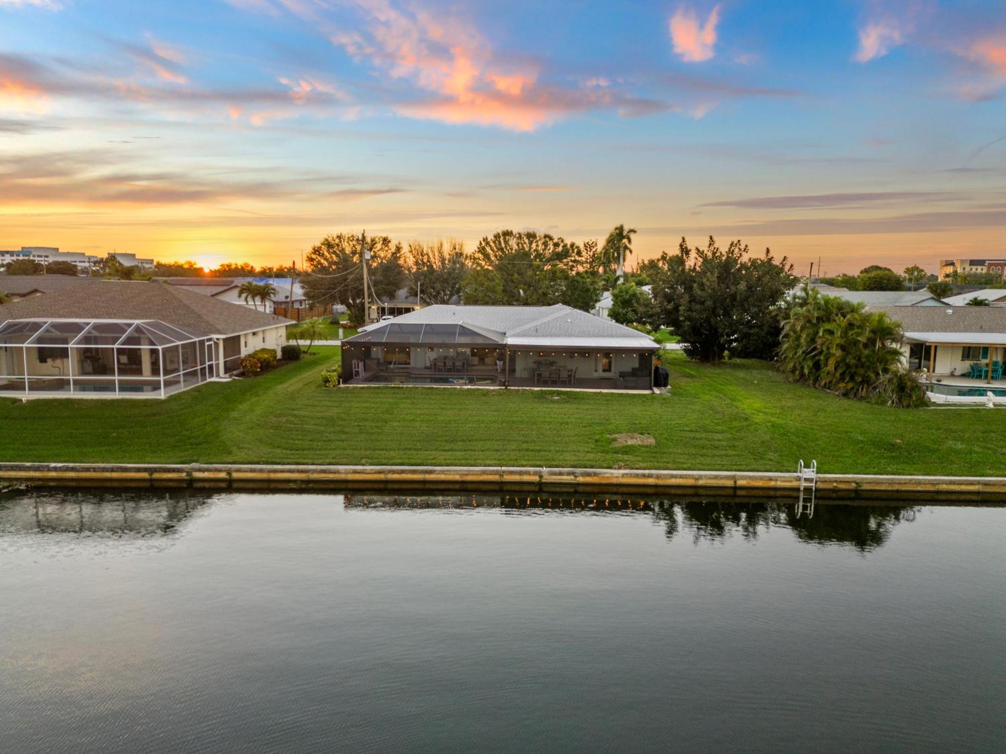 Serenity Waterfront Villa With King Suite, Private Pool, Great Lanai Enclosure And Long Water Views Cape Coral Exterior photo