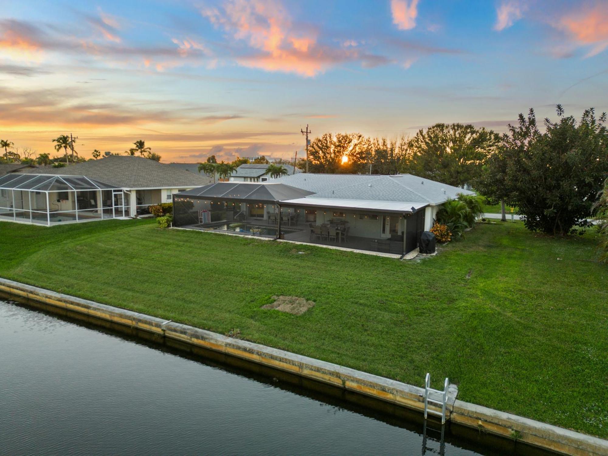 Serenity Waterfront Villa With King Suite, Private Pool, Great Lanai Enclosure And Long Water Views Cape Coral Exterior photo