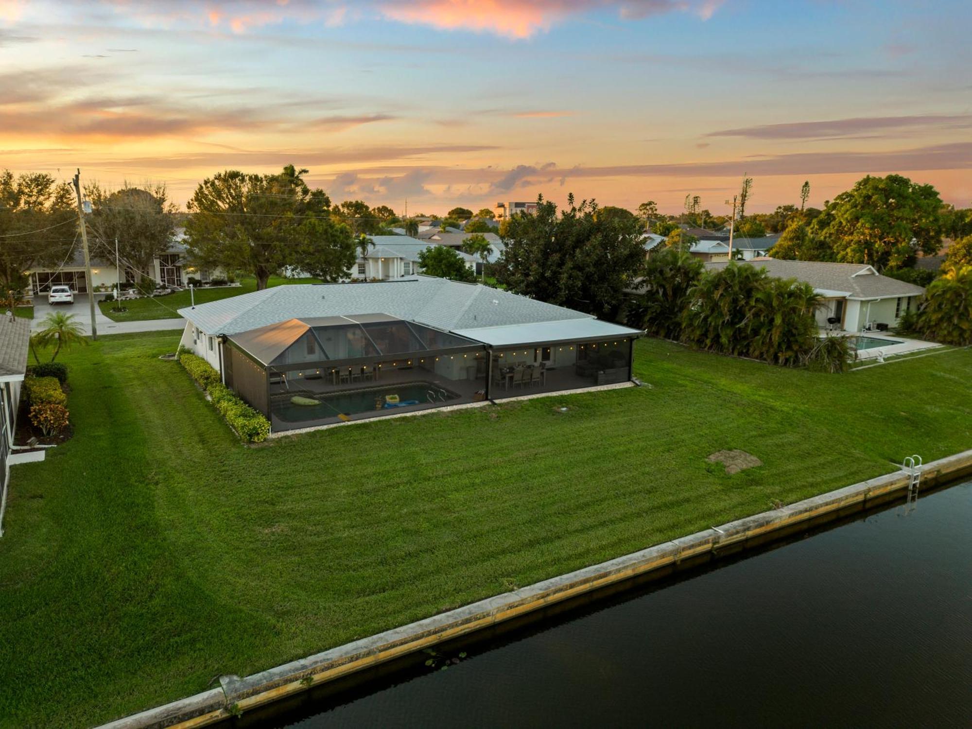 Serenity Waterfront Villa With King Suite, Private Pool, Great Lanai Enclosure And Long Water Views Cape Coral Exterior photo